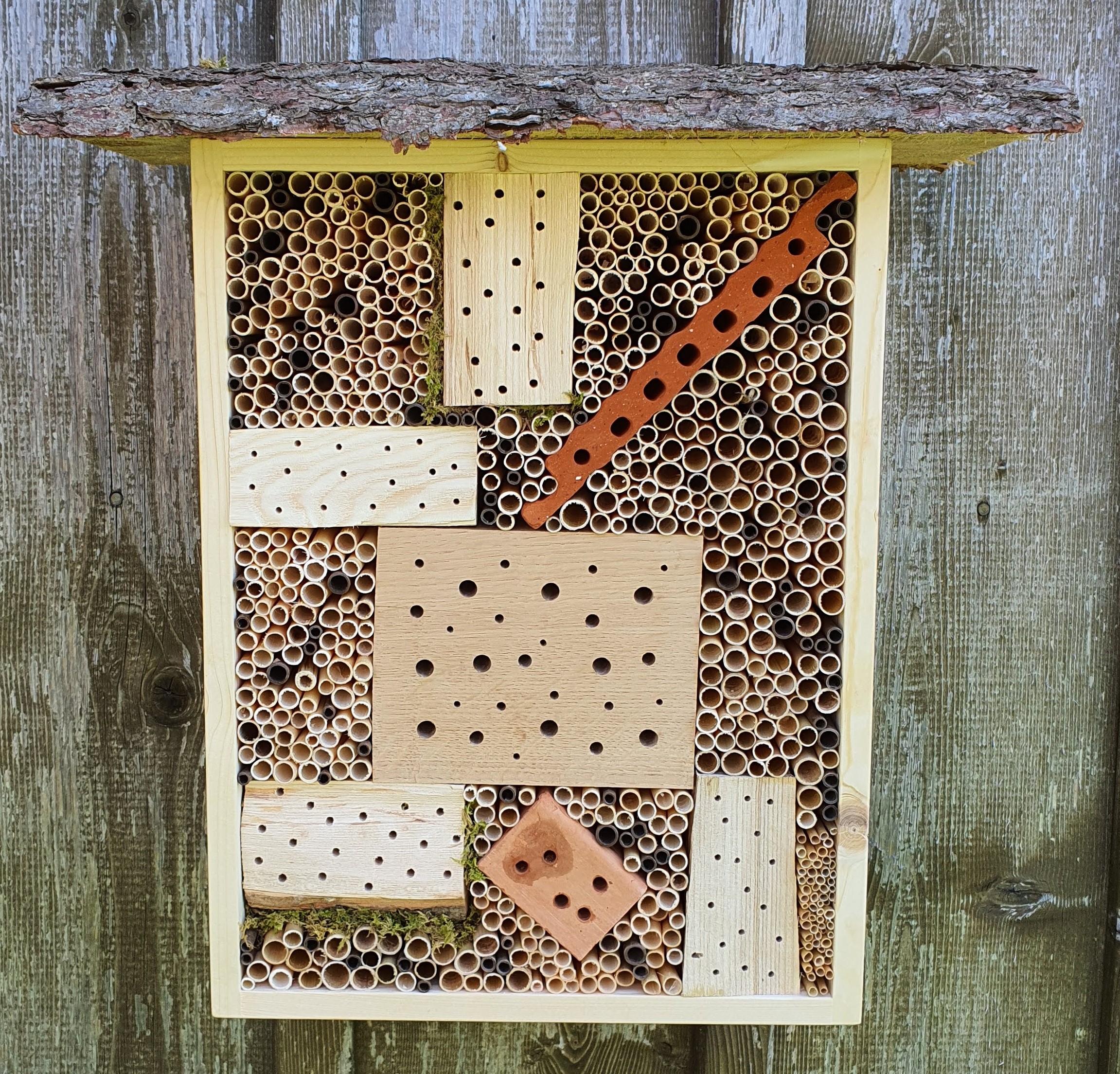 Insektenhotel Mittel